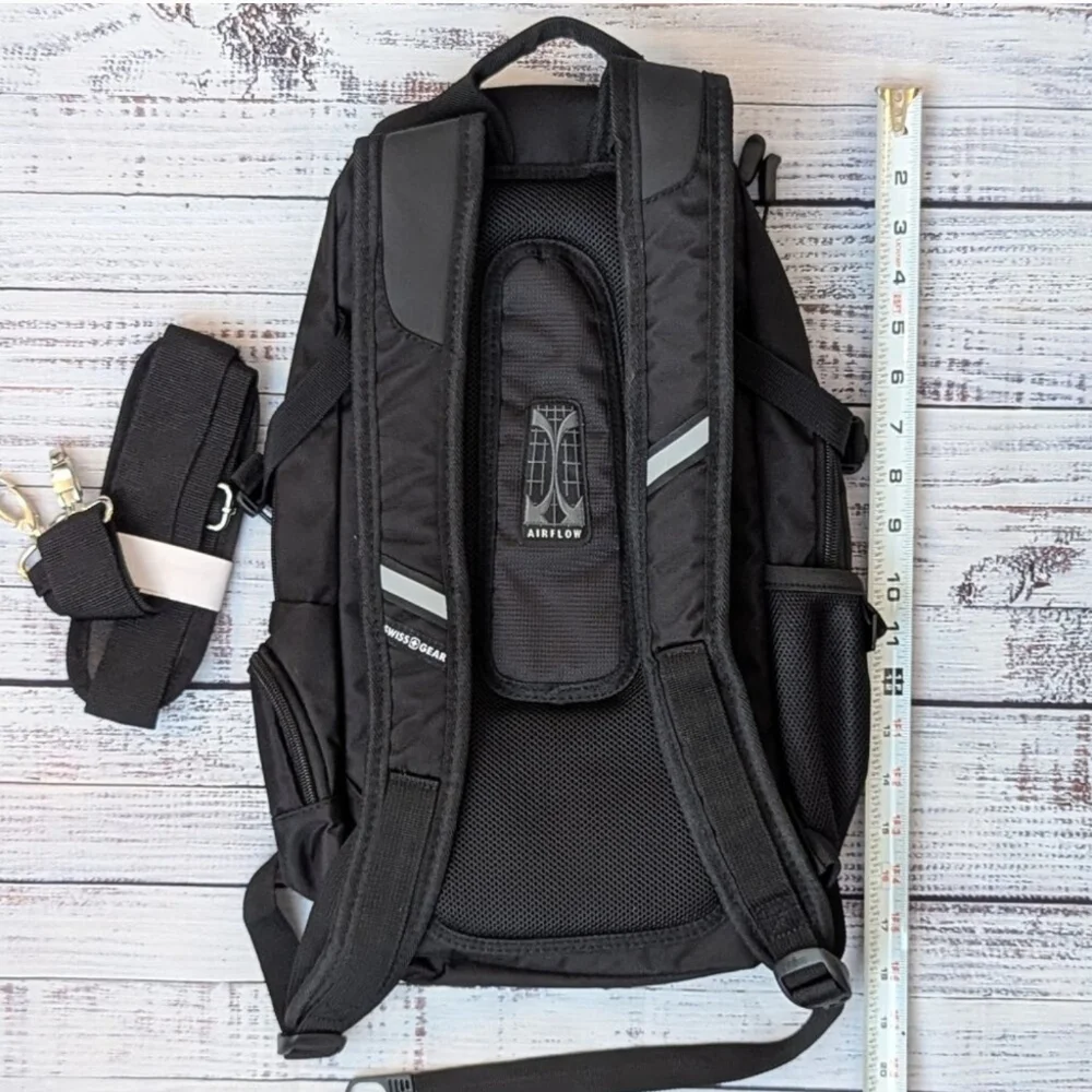 SwissGear NWOT Backpack Small Black Multiple Pockets Travel Women Teen School
